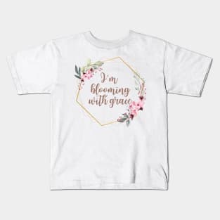 I'm blooming with grace Kids T-Shirt